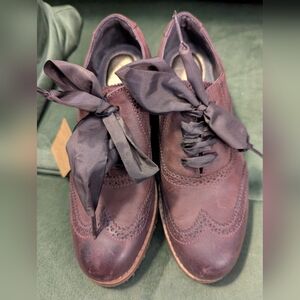 Sz 5.5 Black Cherry Brogue Oxford Shoes with Brown Ribbon Laces